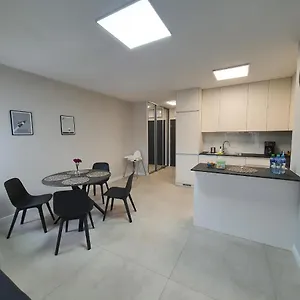 De Lux 45 Grabiszynska , Breslau Polen